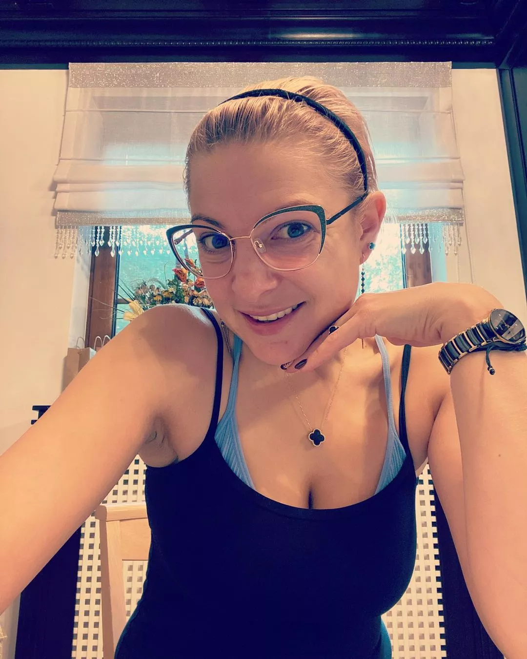 Magdalena Narożna Piękni i Młodzi zmieniła fryzurę! Szokujące uczesanie wokalistki zaskoczyło internautów!